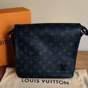 Louis Vuitton Messenger bag Black